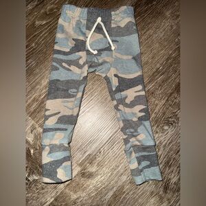 🌿 Childhoods Clothing Faded Camo Gusset Jogger Pants – Size 12/18 Months 🌿